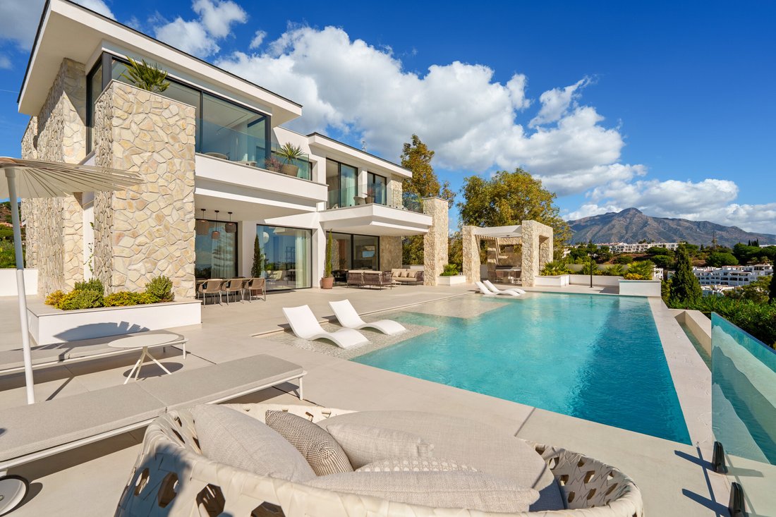 Villa in La Quinta, Benahavis, Andalusia 3 - 16875640