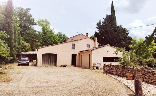 A Carpentras, Une Demeure De Maître En Bord De Rivière