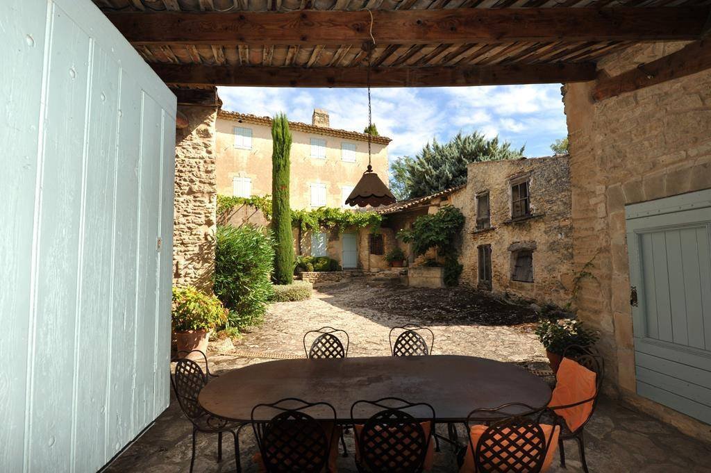 House in Gordes, Provence-Alpes-Côte d'Azur, France 2 - 16876301