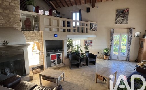 Off Market Classified 17th Century Castle With 15 Ha Estate In The Luberon