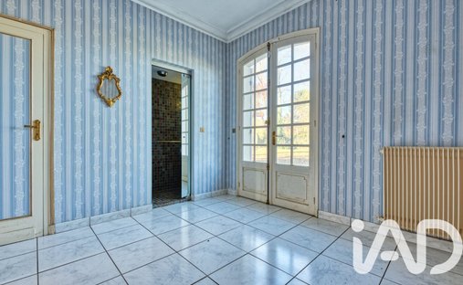 Castle for Sale in Mérignac, Nouvelle-Aquitaine, France