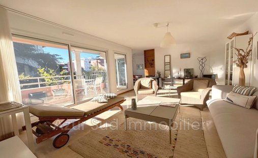 Castle for Sale in Antibes, Provence-Alpes-Côte d'Azur, France