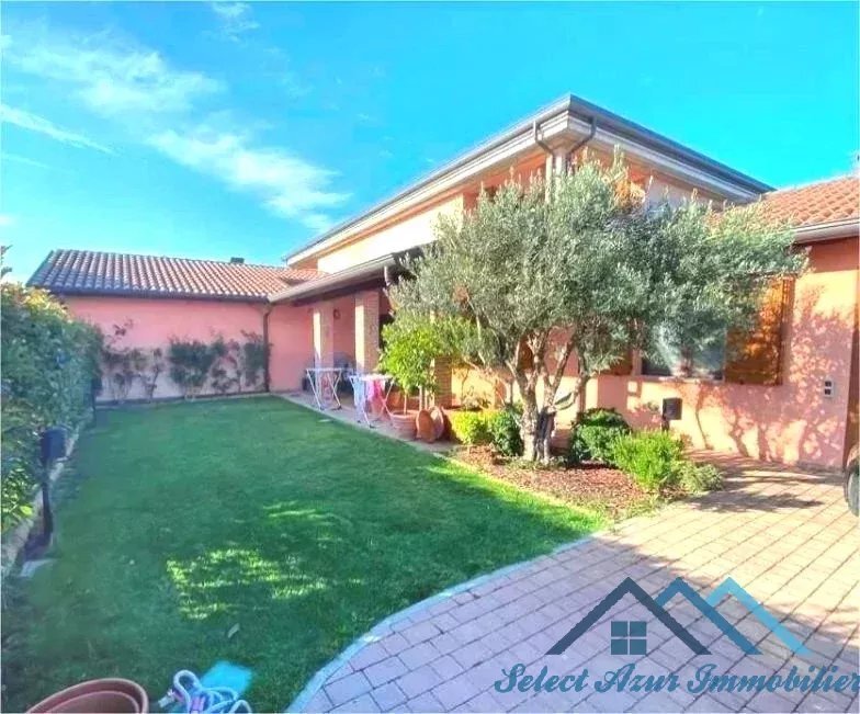 Villa in Grasse, Provence-Alpes-Côte d'Azur, France 3 - 15192235