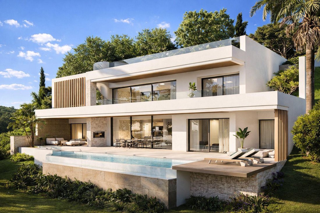 Land in Elviria-Cabopino, Marbella, Spain 1 - 16786747