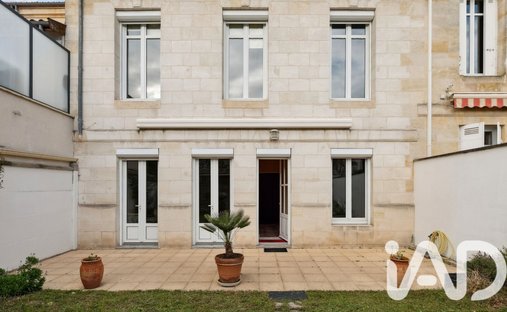 Superb 18th Century Château With C. 12 Ha Of Land