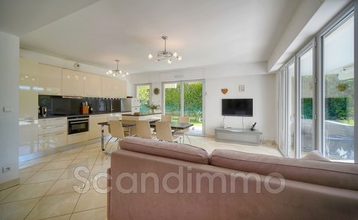 Castle for Sale in Antibes, Provence-Alpes-Côte d'Azur, France