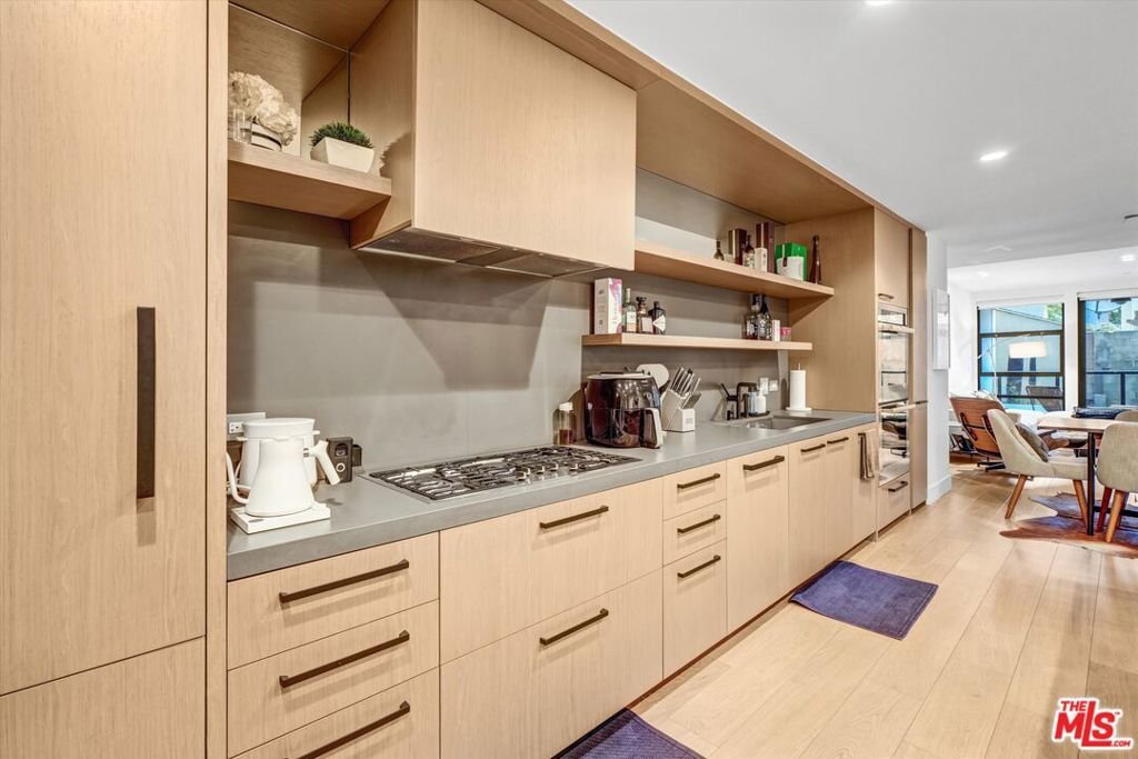 Condominium In Los Angeles In Los Angeles, California, United States ...
