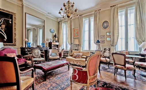 Superb 18th Century Château With C. 12 Ha Of Land