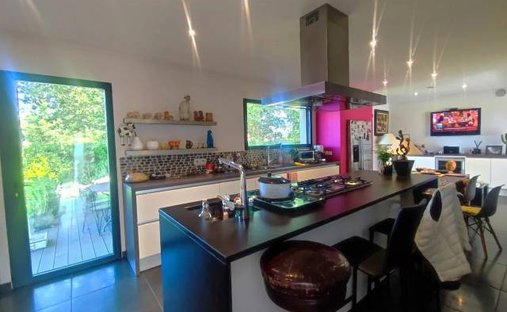 Castle for Sale in Bourg-en-Bresse, Auvergne-Rhône-Alpes, France