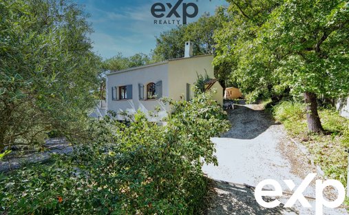 Castle for Sale in Manosque, Provence-Alpes-Côte d'Azur, France