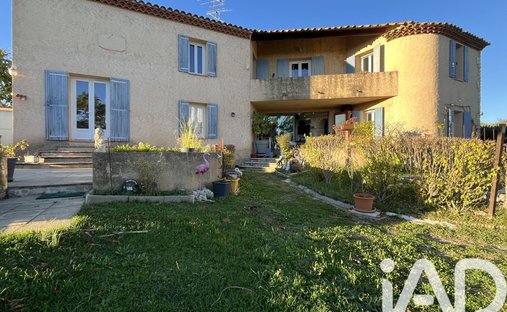 Off Market Classified 17th Century Castle With 15 Ha Estate In The Luberon