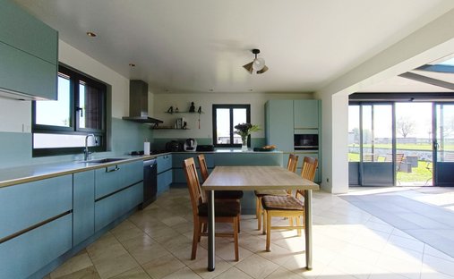 Castle for Sale in Houdan, Île-de-France, France