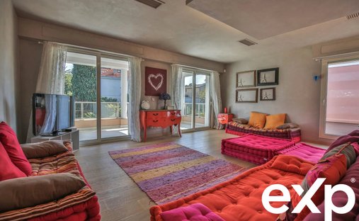 Castle for Sale in Antibes, Provence-Alpes-Côte d'Azur, France