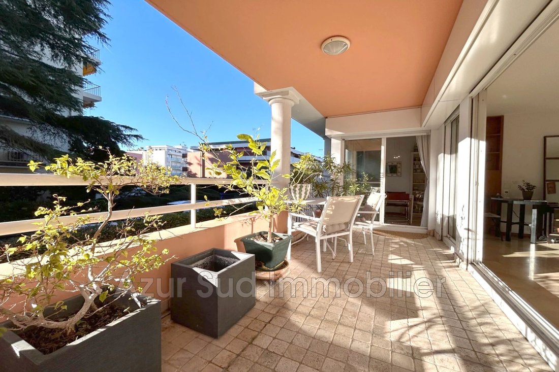Apartamento en Antibes, Provenza-Alpes-Costa Azul, Francia 1 - 16889028