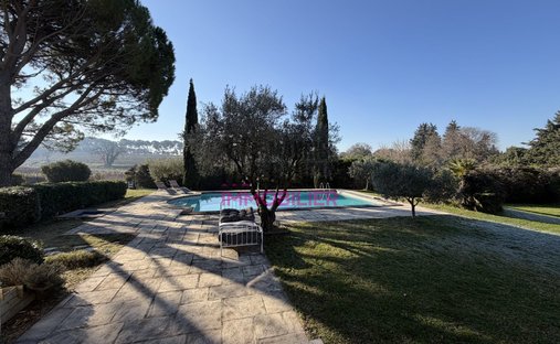 Castle for Sale in Carpentras, Provence-Alpes-Côte d'Azur, France