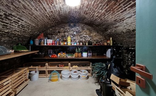 Castle for Sale in Houdan, Île-de-France, France