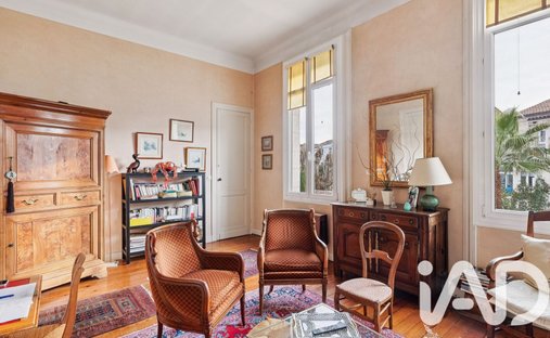 Superb 18th Century Château With C. 12 Ha Of Land