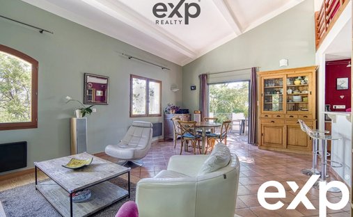 Castle for Sale in Manosque, Provence-Alpes-Côte d'Azur, France