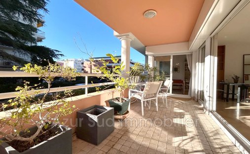 Castle for Sale in Antibes, Provence-Alpes-Côte d'Azur, France