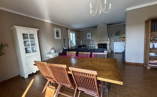 Castle for Sale in Carpentras, Provence-Alpes-Côte d'Azur, France