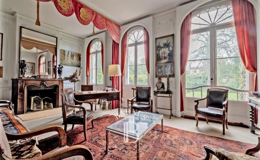 Superb 18th Century Château With C. 12 Ha Of Land