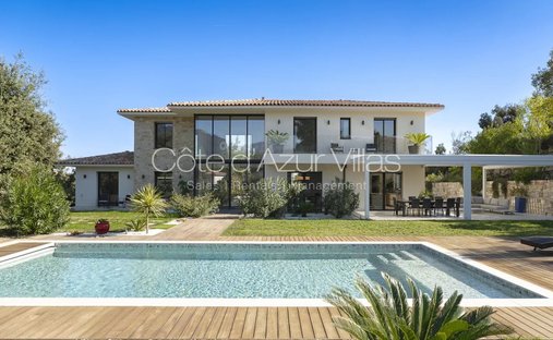 Villa in Nord, Roquefort-les-Pins, France 1