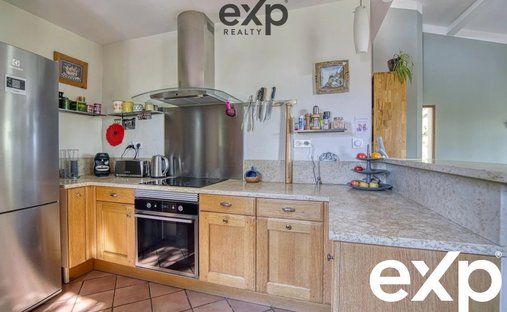 Castle for Sale in Manosque, Provence-Alpes-Côte d'Azur, France