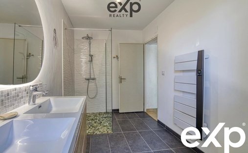 Castle for Sale in Manosque, Provence-Alpes-Côte d'Azur, France