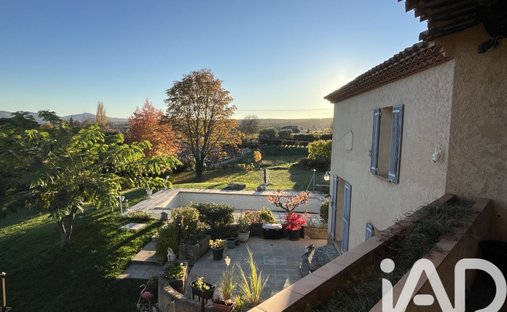 Off Market Classified 17th Century Castle With 15 Ha Estate In The Luberon