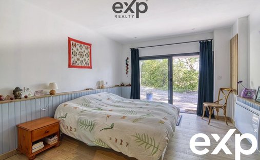 Castle for Sale in Manosque, Provence-Alpes-Côte d'Azur, France