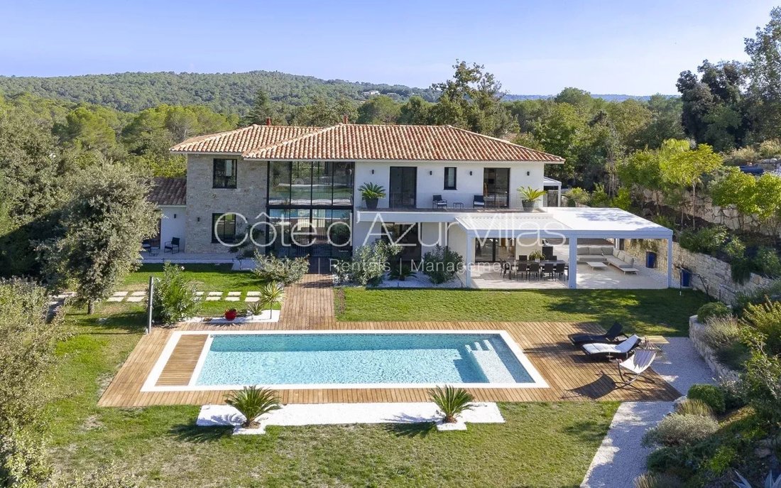 Villa in Nord, Roquefort-les-Pins, France 1 - 16875651