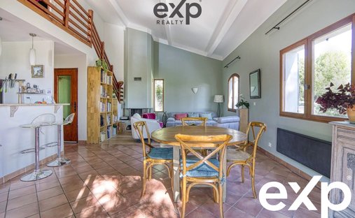 Castle for Sale in Manosque, Provence-Alpes-Côte d'Azur, France