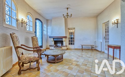 Castle for Sale in Mérignac, Nouvelle-Aquitaine, France