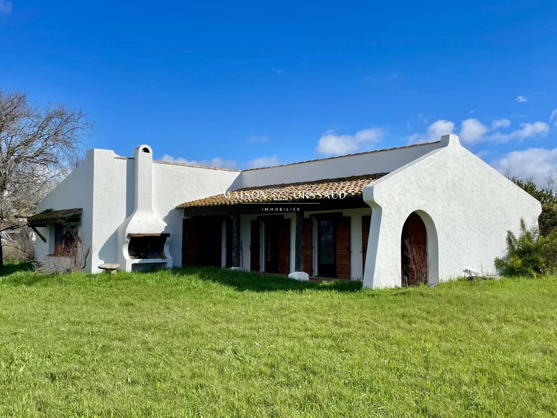 Country House in Saintes-Maries-de-la-Mer, Provence-Alpes-Côte d'Azur, France 3 - 16881618