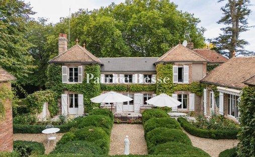 Castle for Sale in Voulx, Île-de-France, France