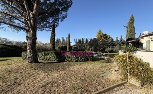 Castle for Sale in Carpentras, Provence-Alpes-Côte d'Azur, France