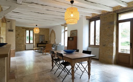 An Urban Chateau Dating Back To 1930 With An Outhouse, A Swimming Pool And Tree Dotted Grounds