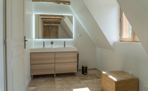 An Urban Chateau Dating Back To 1930 With An Outhouse, A Swimming Pool And Tree Dotted Grounds