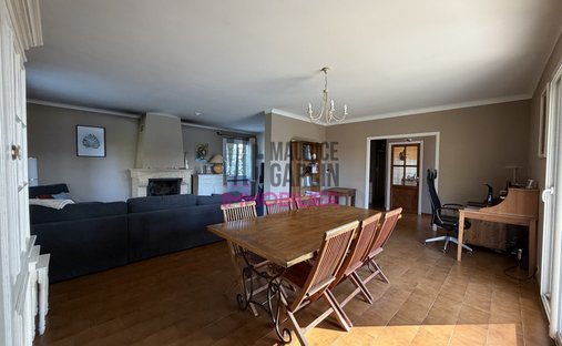 Castle for Sale in Carpentras, Provence-Alpes-Côte d'Azur, France