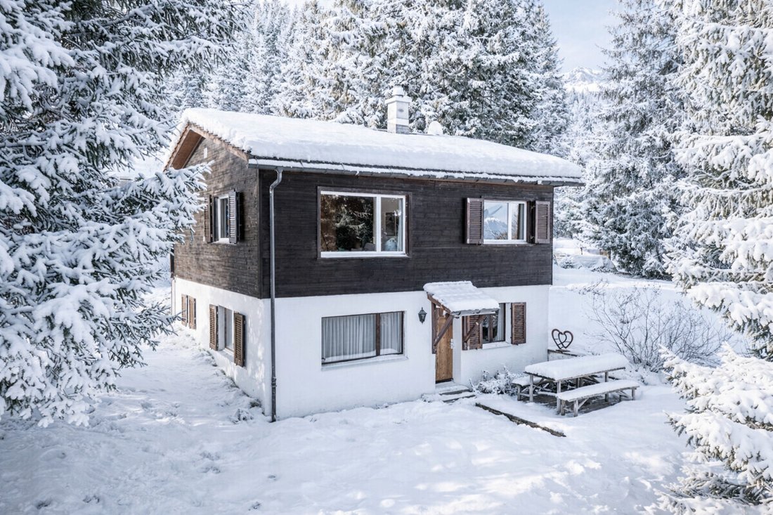 Alpine Chic In Brambrüesch: Holiday Home In A Ski In/Ski Out Location