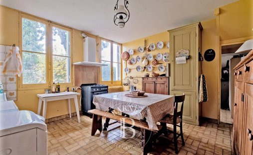 Superb 18th Century Château With C. 12 Ha Of Land