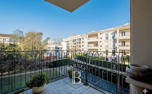 A 19th Century Hotel Château, Restaurant And Outbuilding In Two Hectares Of Grounds Near