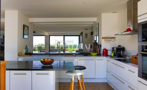 Château Vannes 622.0 Sqm 12 Bedrooms