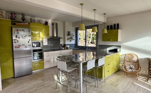 Castle for Sale in Dijon, Bourgogne-Franche-Comté, France