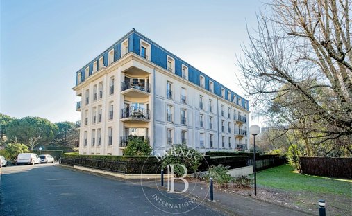 A 19th Century Hotel Château, Restaurant And Outbuilding In Two Hectares Of Grounds Near