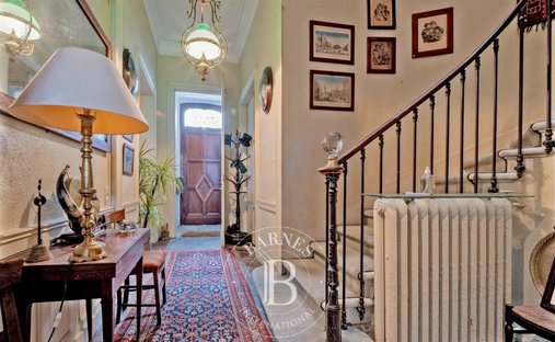 Superb 18th Century Château With C. 12 Ha Of Land