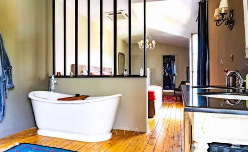 Castle for Sale in Niort, Nouvelle-Aquitaine, France