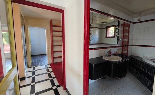 Castle for Sale in Clermont-Ferrand, Auvergne-Rhône-Alpes, France