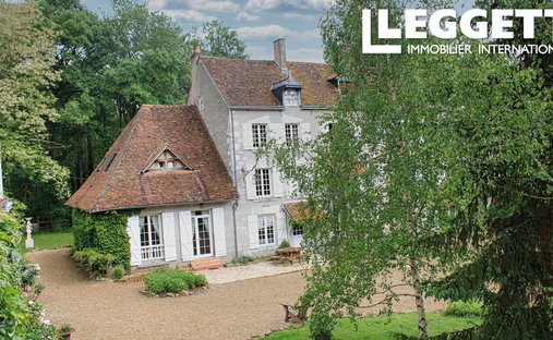 Spacious Property With Separate Guest Lodgings In Wooded Park Of 19 Acres, 15 Km From Blois.
