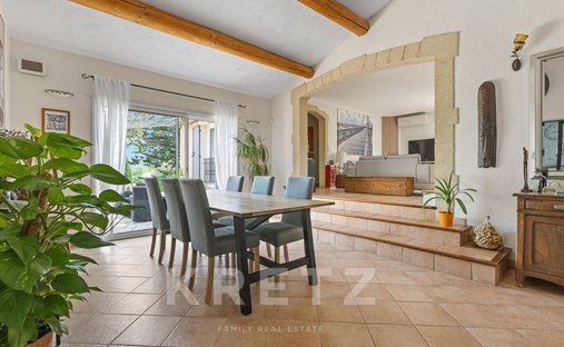 Castle for Sale in Manosque, Provence-Alpes-Côte d'Azur, France